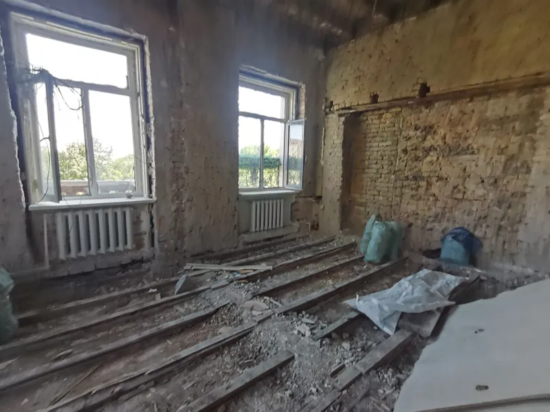 Демонтаж квартир и домов качественно и быстро чистка краски и обой