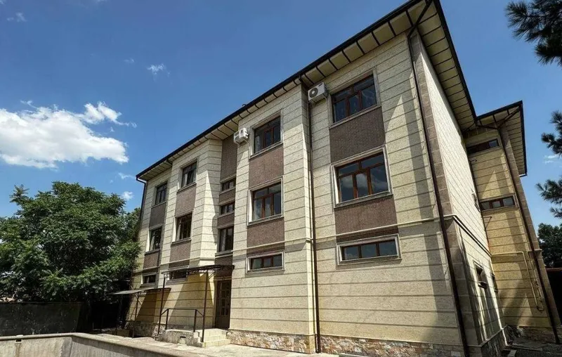 Продаётся здание,первая линия 14соток,Здание 4этажа 1700м² -Срочно↓ — фото 1