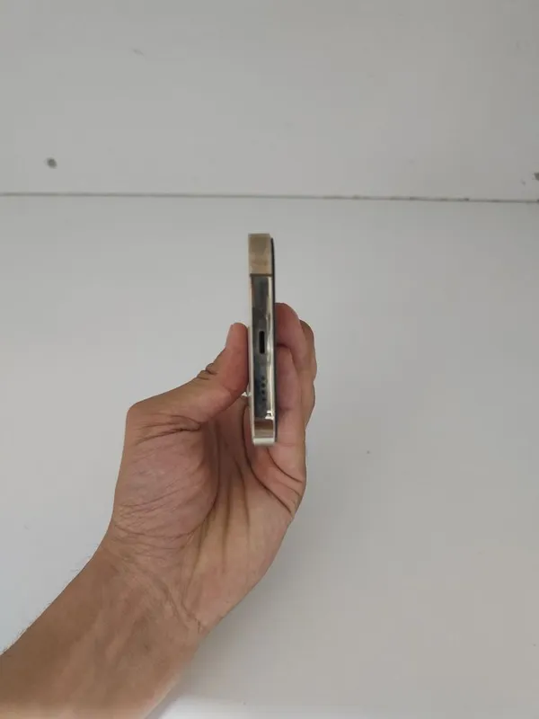 Iphone 12 pro Gold karopka dakument 4 Iphone 12 pro Gold karopka dakument 4