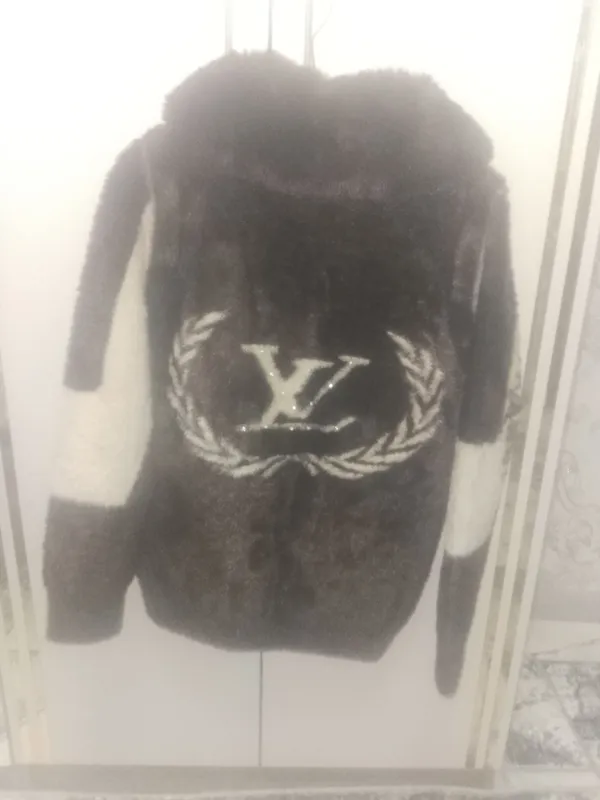 Куртка продаётся, ни разу не надевалась 2