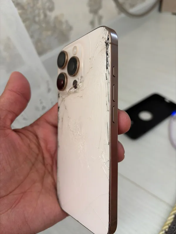 phone 16 pro Gold 128 gb — фото 2