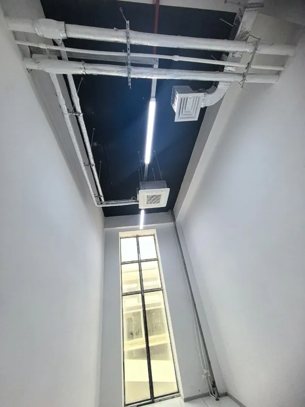 Buxara city karvon shoppingdan magaziin sotiladi 7
