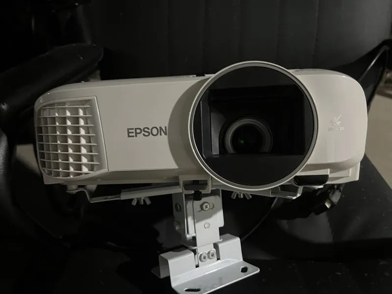 Epson Home Cinema 2100 FullHD proyektori 4