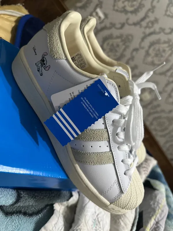 Yangi Adidas stitch krossovkalarini sotaman 1 Yangi Adidas stitch krossovkalarini sotaman 1