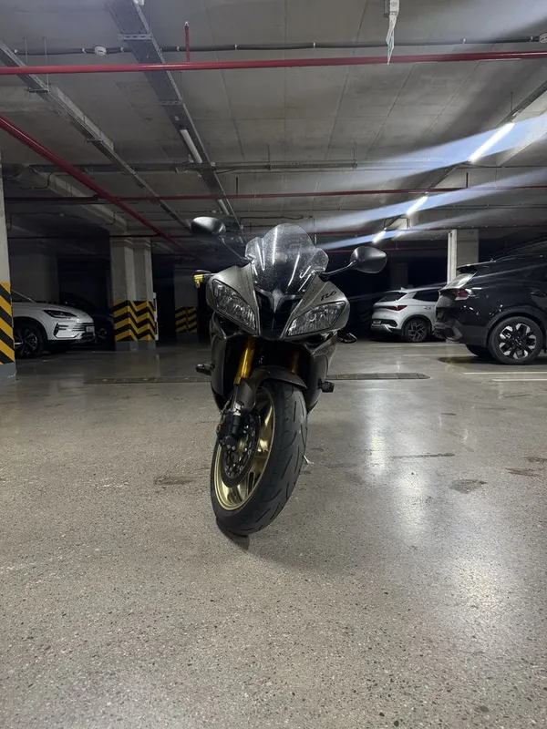 Yamaha YZF-R6 1