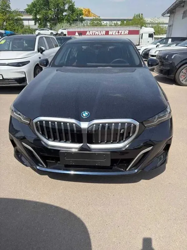 BMW i5 sport naxt va xalol nasiya 1