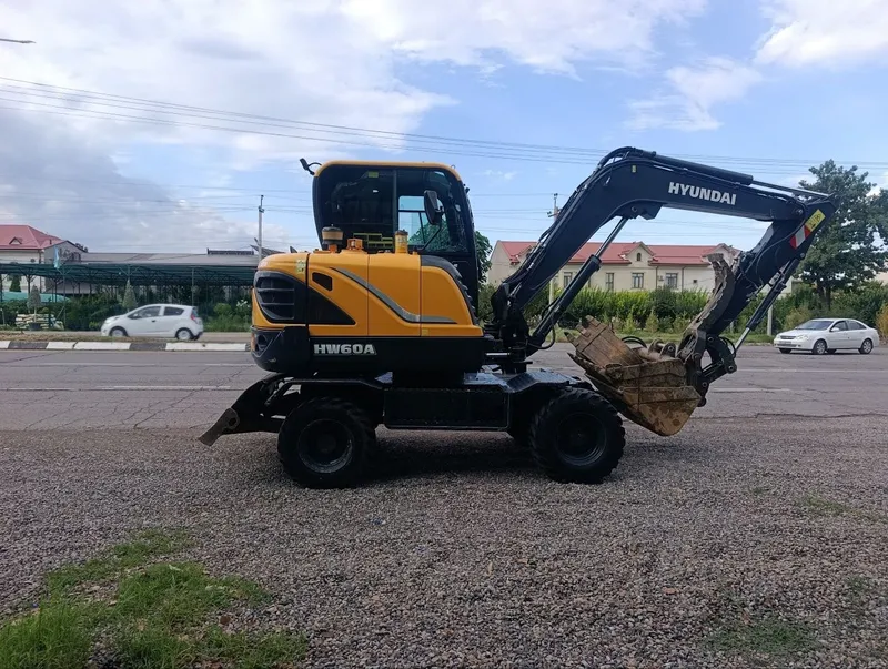 Hyundai HW 60A mini ekskavator sotiladi Mini ekskavator sotiladi 3