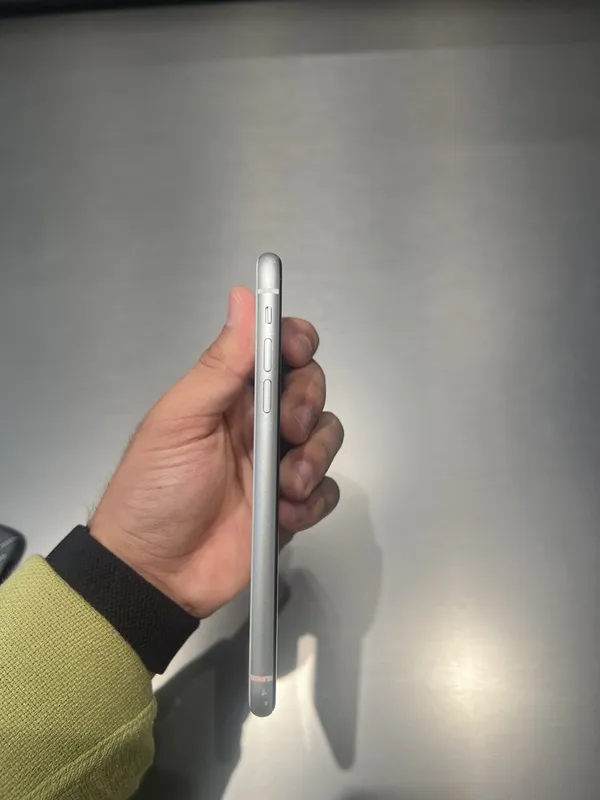 Iphone 11 white 128 gb 3 Iphone 11 white 128 gb 3