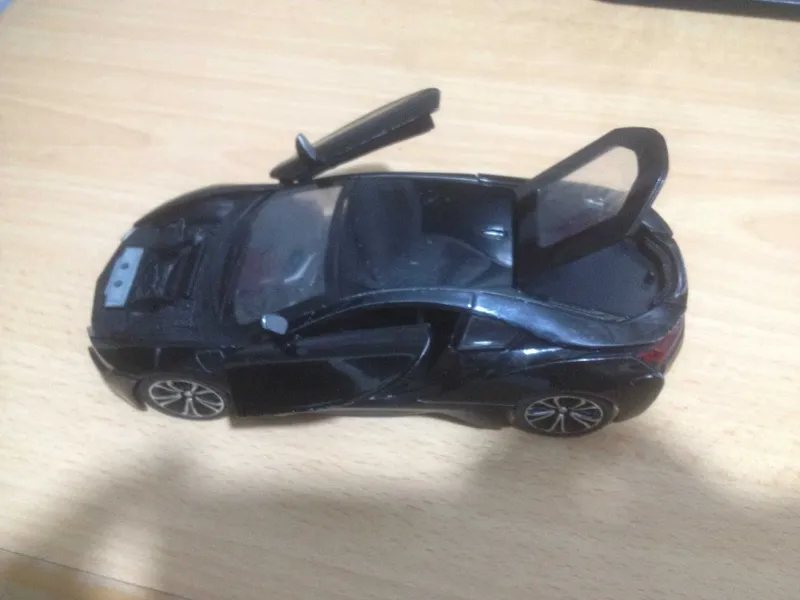 Коллекционная моделька BMW i8 — фото 3