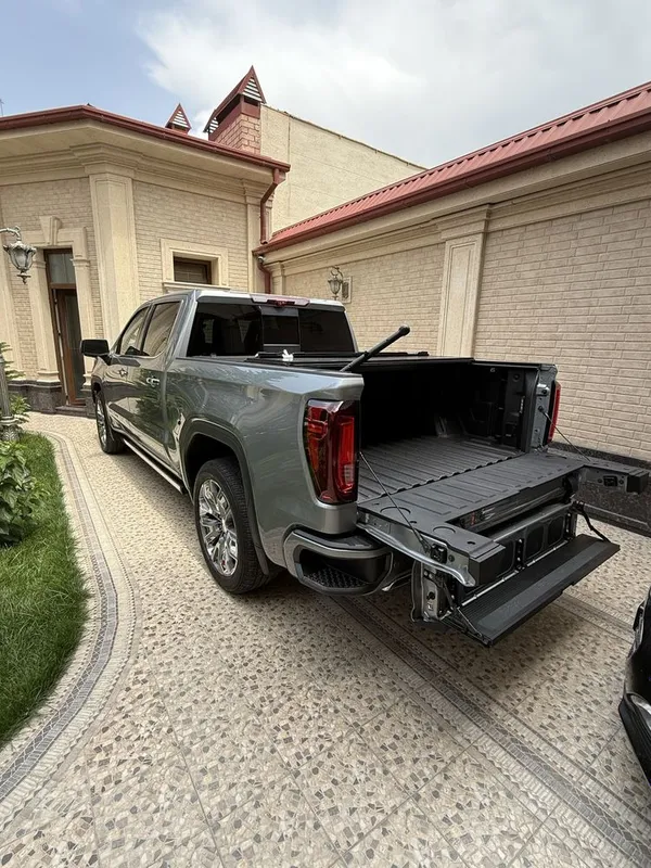 GMC Sierra Denali 6.2 L 3 GMC Sierra Denali 6.2 L 3