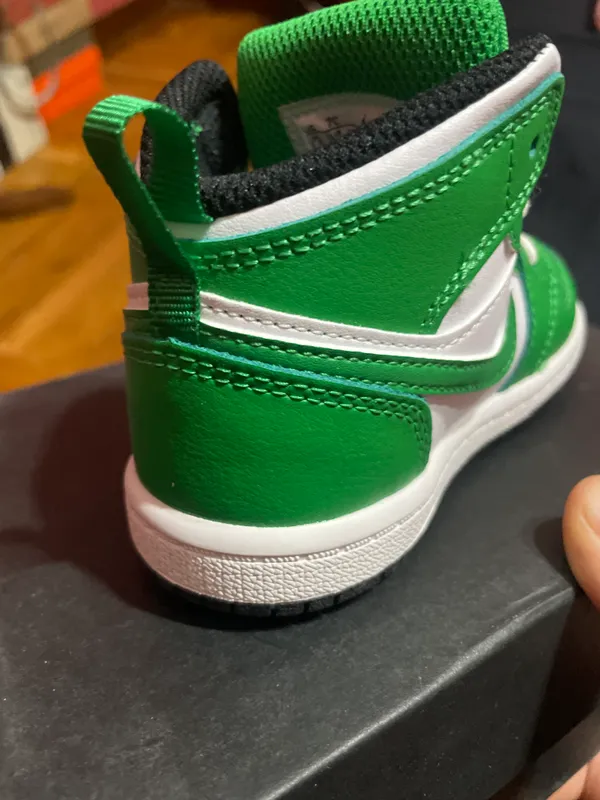Новые детские кроссовки Air Jordan Lucky Green 4 Новые детские кроссовки Air Jordan Lucky Green 4