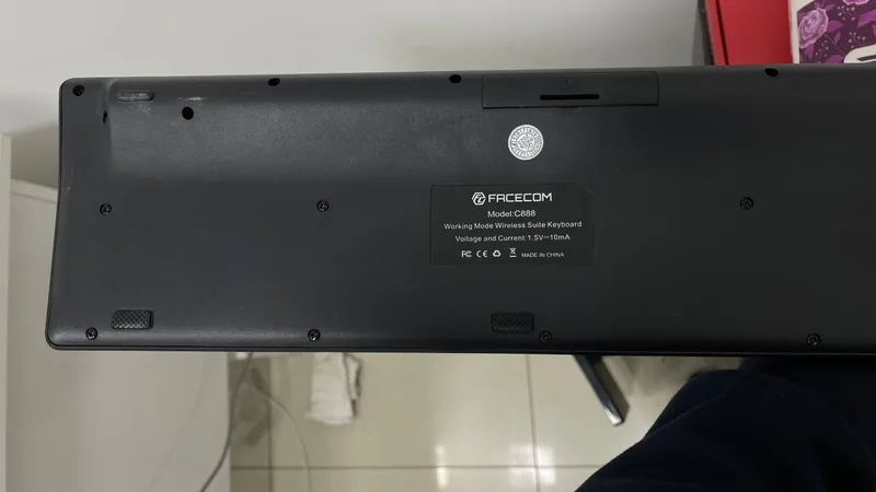 Монитор LG 19 дюймов с клавиатурой 6