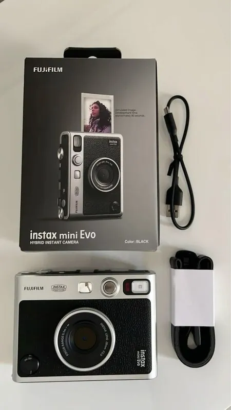 Камера - Fujifilm Instax Mini Evo