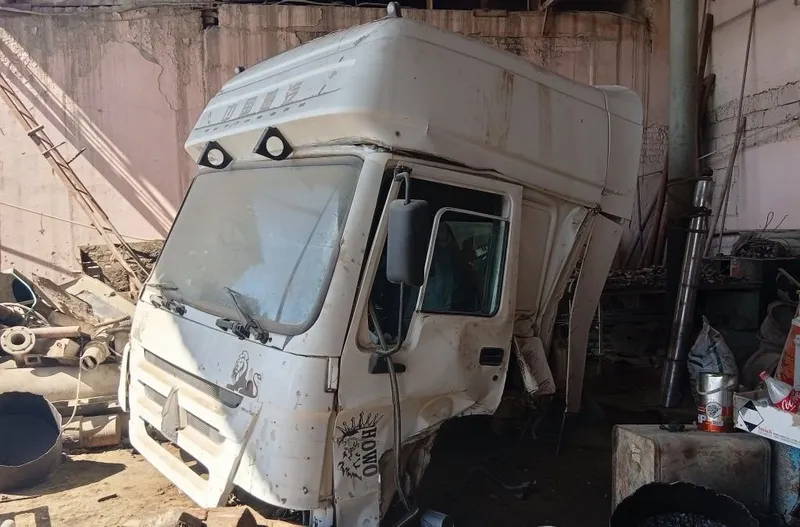 Kabina sotiladi Howo A6 4 Kabina sotiladi Howo A6 4