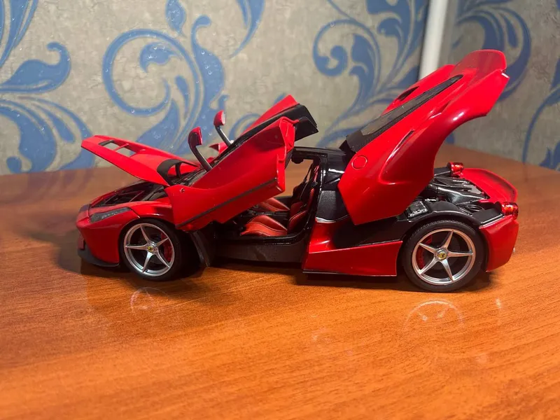 FERRARI коллекционная модель автомобиля 6
