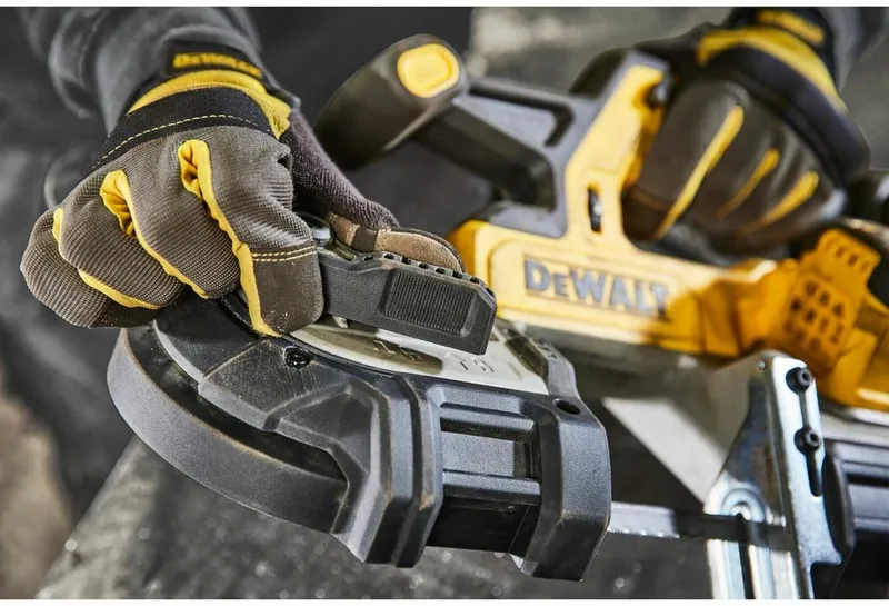Аккумуляторная ручная ленточная пила Dewalt DCS378N. — фото 3