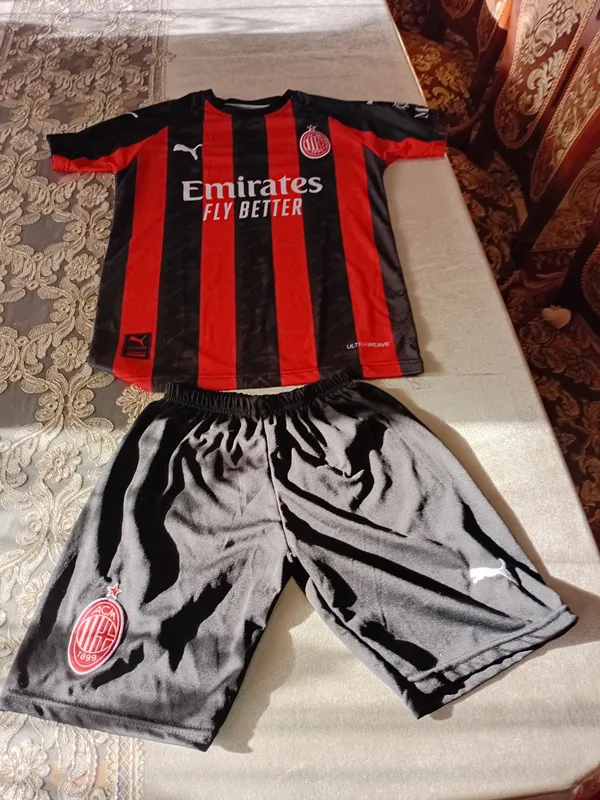 Futbol forma milan Rafael Leao formasi puma 4 Futbol forma milan Rafael Leao formasi puma 4