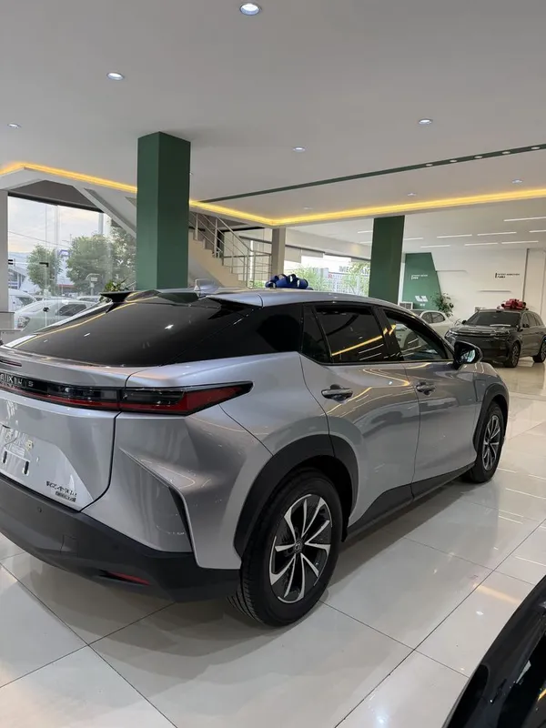 Lexus rz450e электр 520км — фото 1