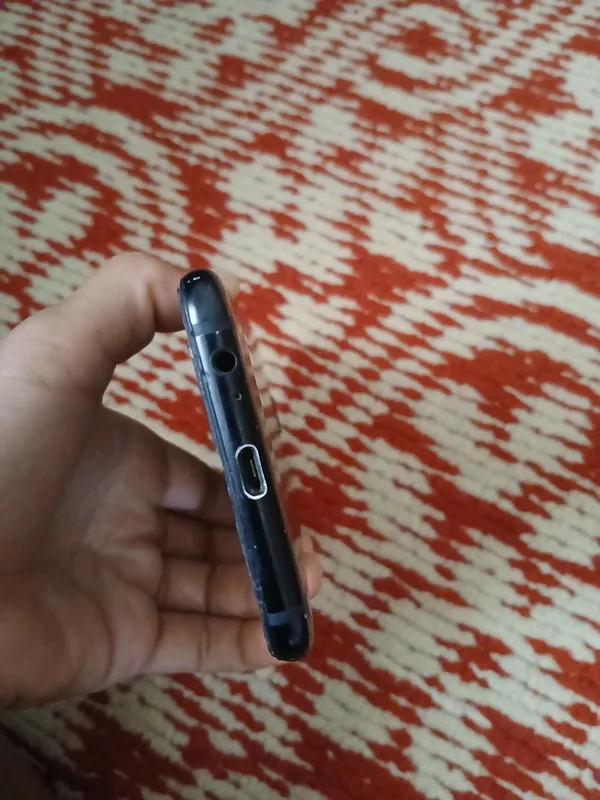 Samsung Galaxy A6 32GB ekranda chiziqlar bor — фото 3 Samsung Galaxy A6 32GB ekranda chiziqlar bor — фото 3