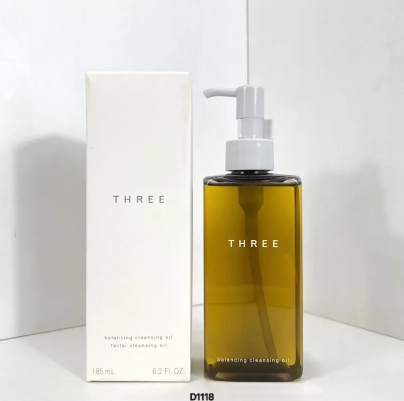 THREE balancing cleansing oil