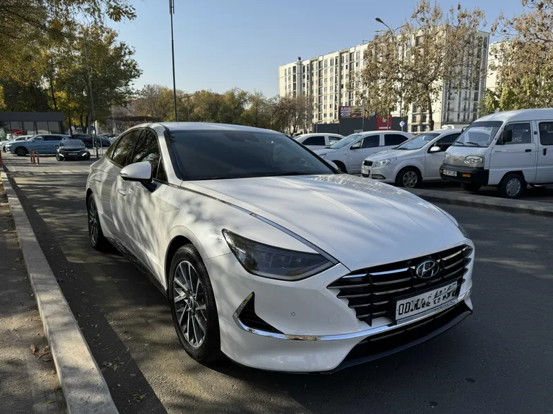 Продаю Hyundai Sonata 2.5 DN8 2020 год Рестайлинг Full 5 позиция.