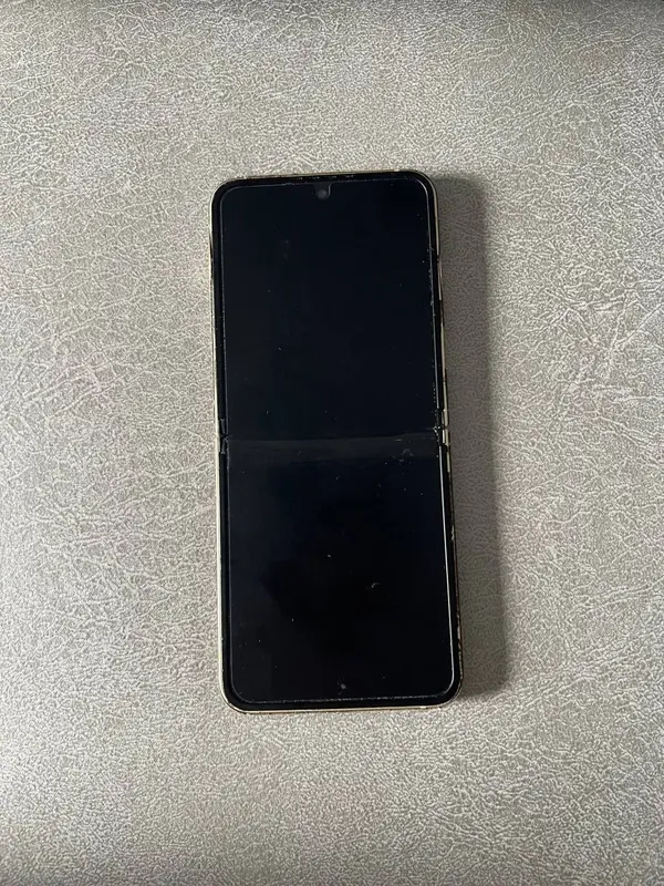 Galaxy Z flip 6 sotiladi ideal!!! 1 Galaxy Z flip 6 sotiladi ideal!!! 1