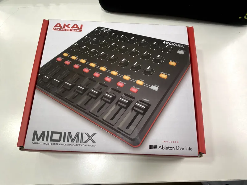 AKAI MIDI MIX Миди контроллер