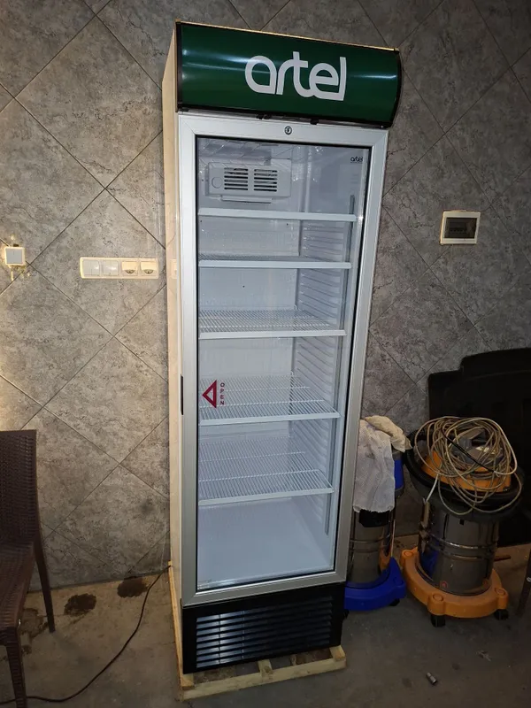 Срочно продам ветринний холодильник артель новый гарантия 3 года есть
