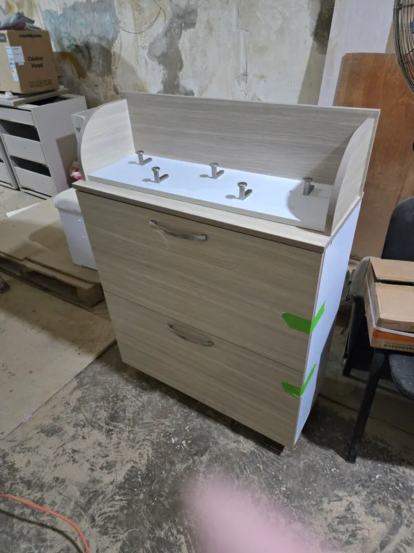 Kirish mebeli sotiladi, balandligi 90 × 80 Kirish mebeli sotiladi, balandligi 90 × 80
