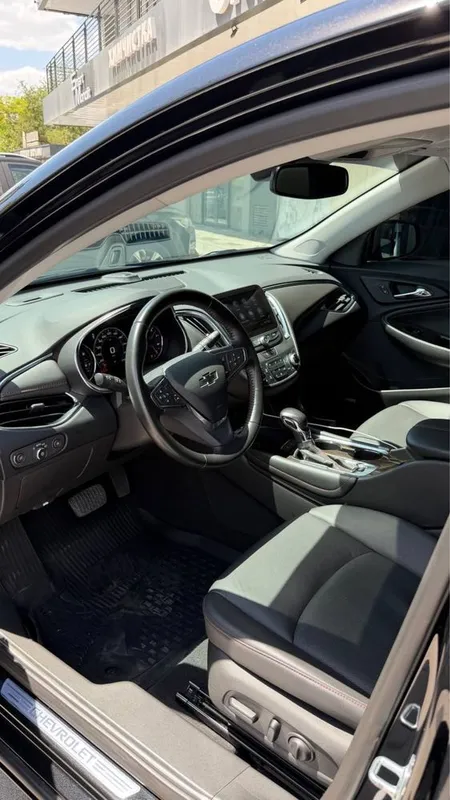 2025 Malibu 2 XL 3