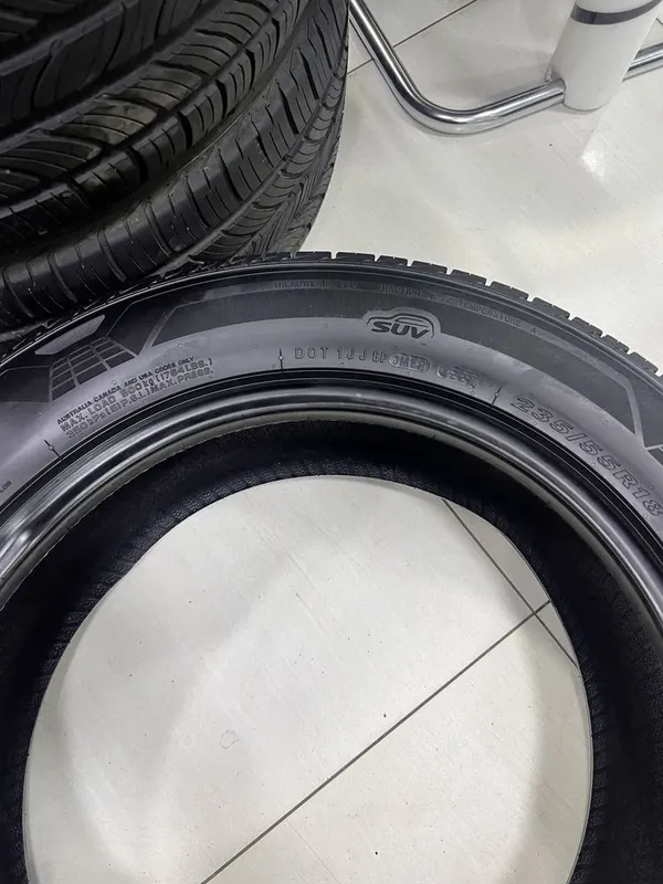 Nexen 235/55/18 4