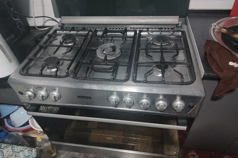 Gaz plita v OTLICHNOM sostayanie 2 Gaz plita v OTLICHNOM sostayanie 2