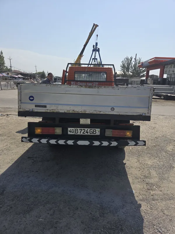 Mersedes benz 310 2