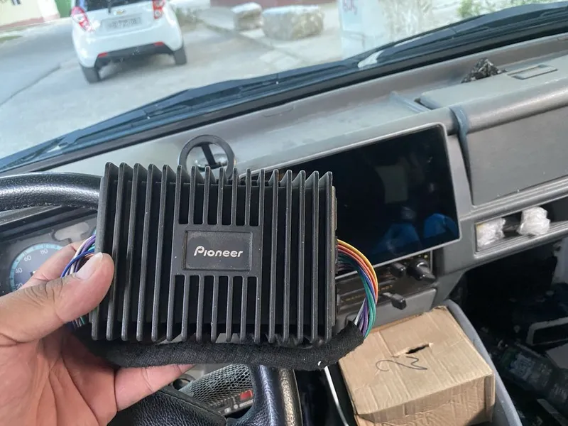 Pioneer usilitel manitorga 1