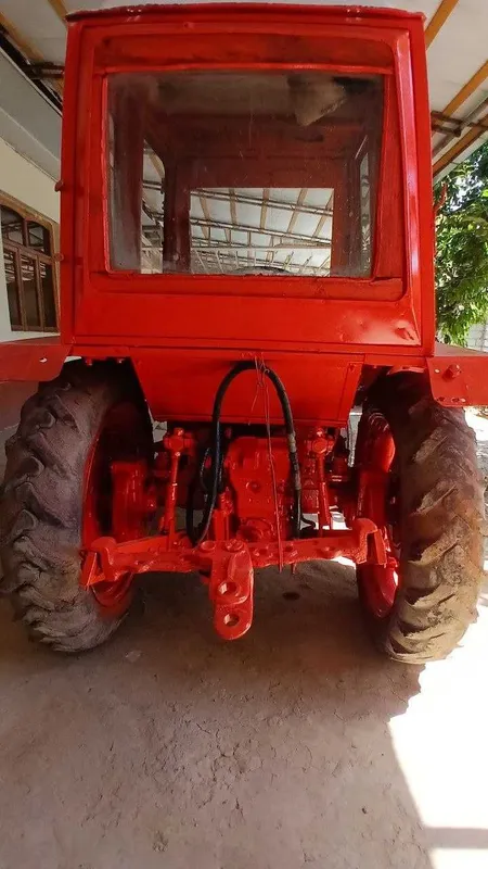 Traktor T25. Qizil rangli, ideal holatda 7