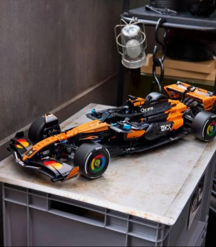 Конструктор LEGO Technic McLaren MCL39 F1 Car (1675 деталей) 5