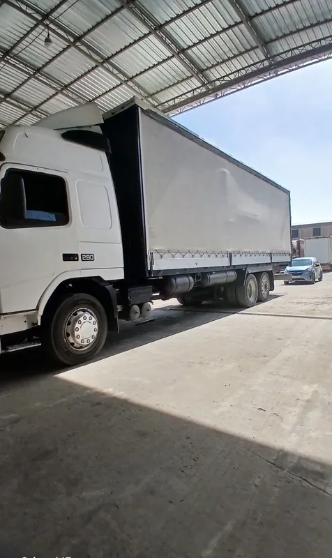 Volvo 2000 года, 64 куба, двигатель V8, продаётся, на ходу 7