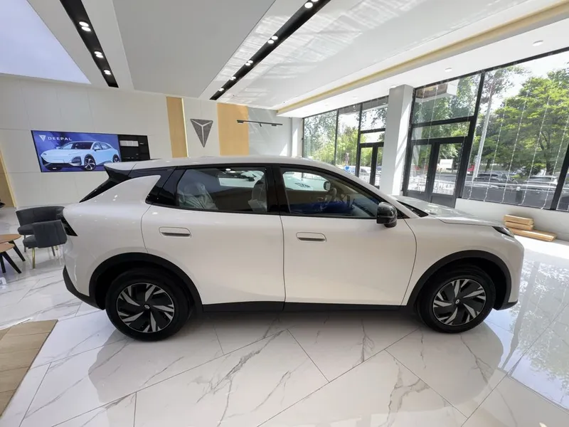 Changan nevo q05 elektr — фото 2