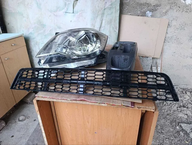 Продаю фара правая бар и облицовка Продаю фара правая бар и облицовка