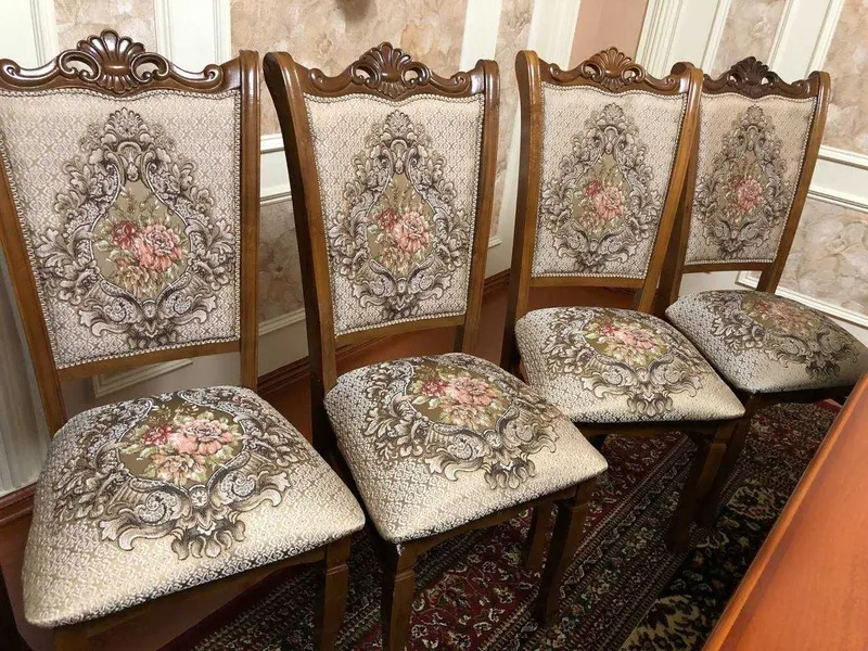 Продаются стол и стулья 3 Продаются стол и стулья 3