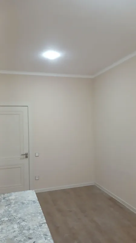 Laminat va linoleum yotqizamiz. Shiftga plastik panel. 7