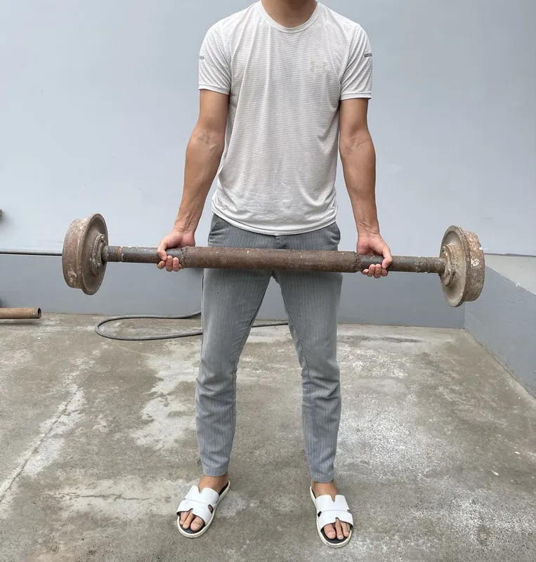 “Shtanga sotiladi.