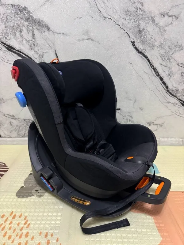 Автокресло chicco 0-18 2 Автокресло chicco 0-18 2