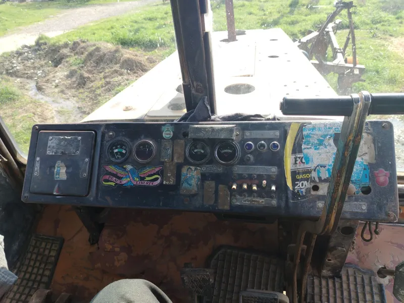 Qishloq xo'jalik texnikasi ya'ni traktor sotiladi zanjirli 7