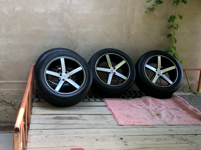 Diska balon sotiladi 225 55 R17 xolati yaxshi