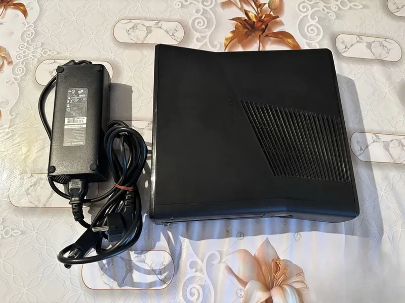 Продам Xbox 360 1 Продам Xbox 360 1