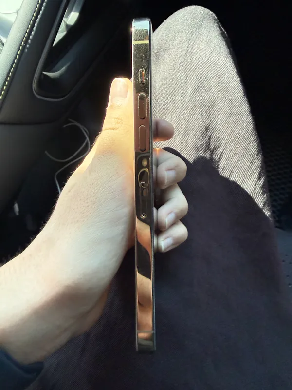 Iphone 14 pro max gold 3 Iphone 14 pro max gold 3