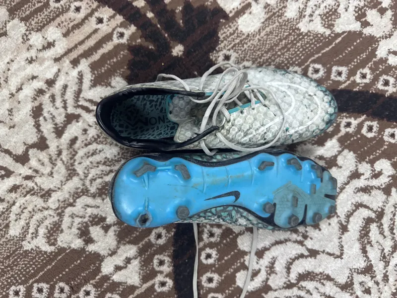 Butsi nike suv tegsa rangi ozgaradi 40 razmer 1 Butsi nike suv tegsa rangi ozgaradi 40 razmer 1