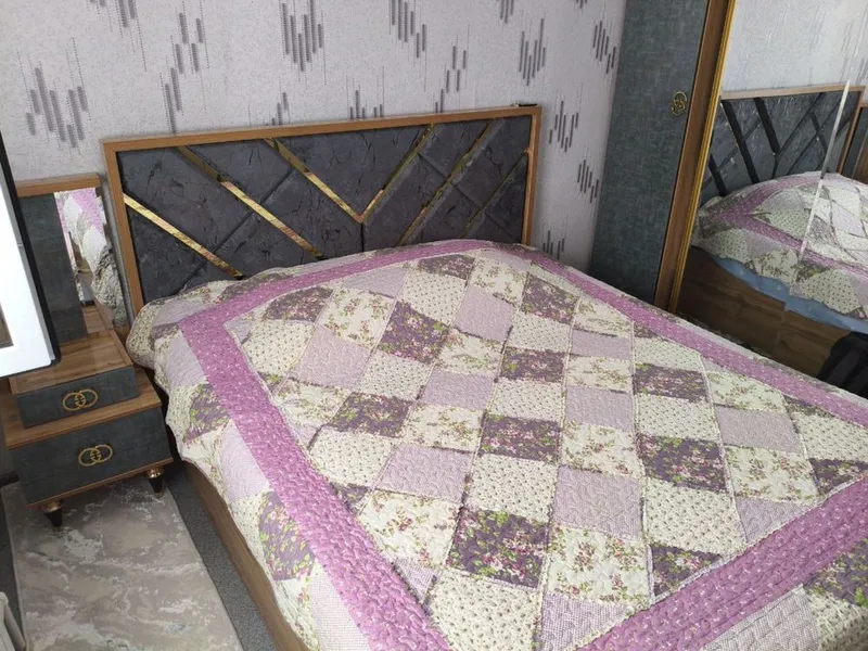Кровать с зеркалом, кровать без тумбочки 2