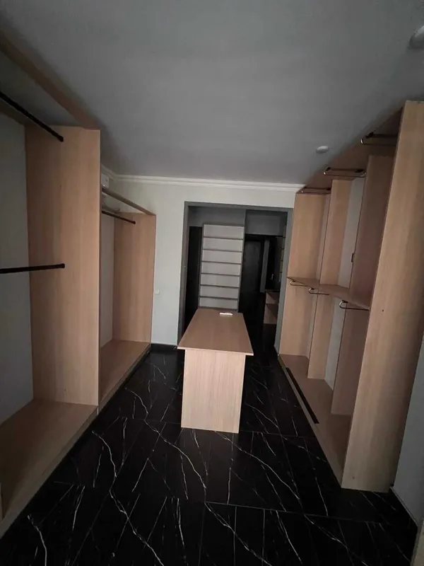Mebel sotiladi kiyim dokon uchun 4